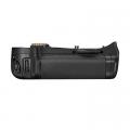NIKON MB-D10 battery grip<BR>pre Nikon D300/D700 NIKON MB-D10 battery grip<BR>pre Nikon D300/D700